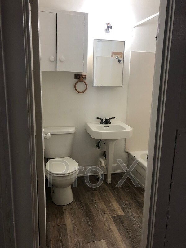 Foto del edificio - 104 W Hudson St