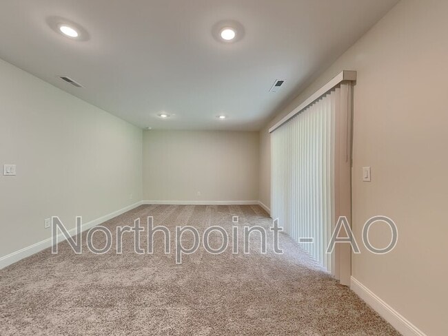 Building Photo - 6927 Woodland Stream Pl