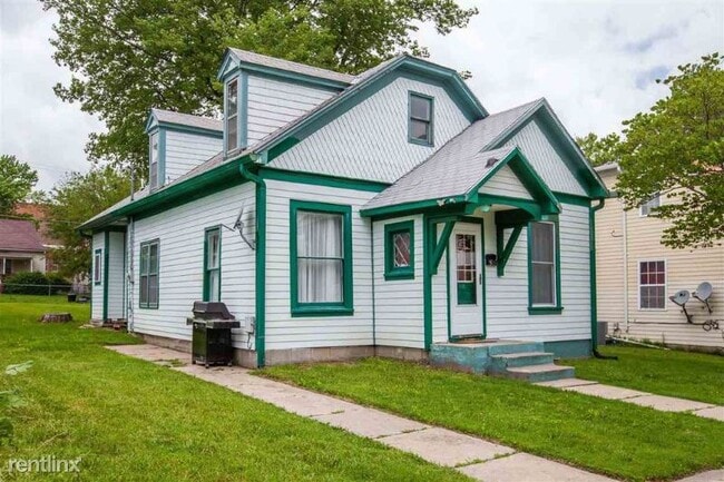 Building Photo - 4 br, 1 bath House - 5 S. C Street
