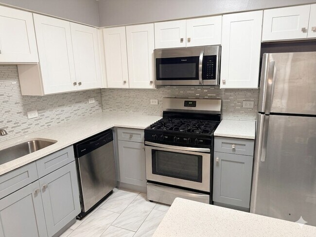 Foto del edificio - 670 Marilyn Ave