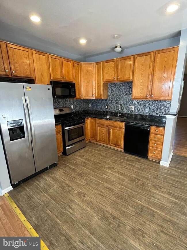 Building Photo - 4303 Day Lily Dr
