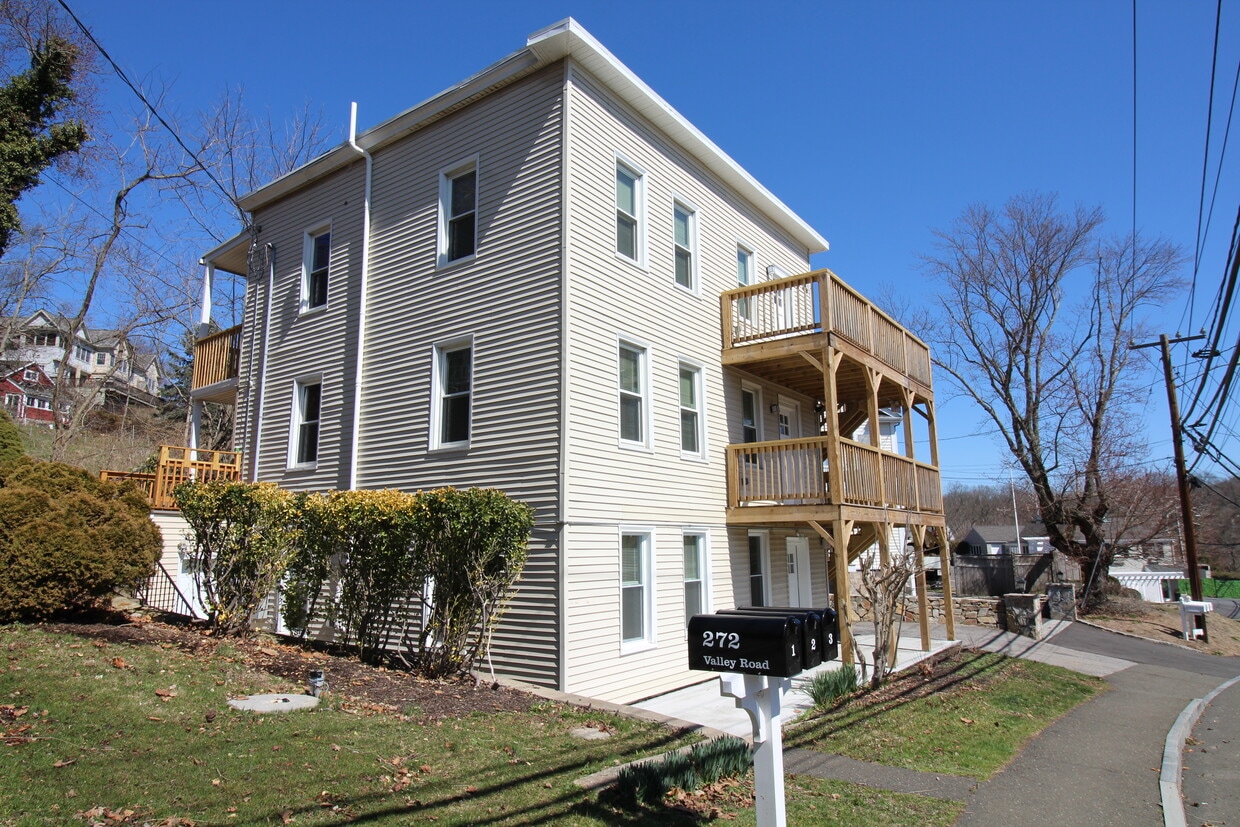 272 Valley Rd Unit 2, Cos Cob, CT 06807 Apartments in Cos Cob, CT