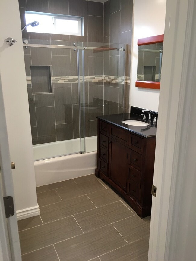 Foto del edificio - Spacious Four Bedroom Home In Ladera Heights