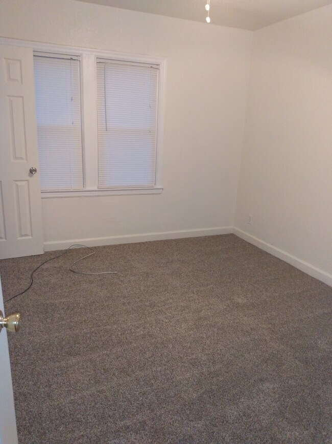 Foto principal - 2216 E 72nd St