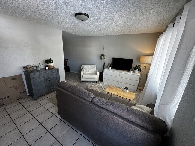 Foto del edificio - Available December! Cosy duplex in Potter Highlands!