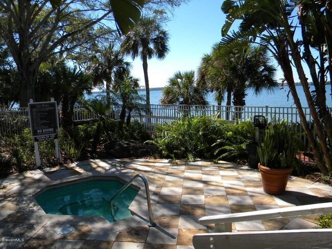 Building Photo - 225 S Tropical Trail