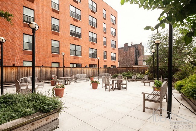 Foto del edificio - 150 Clermont Ave