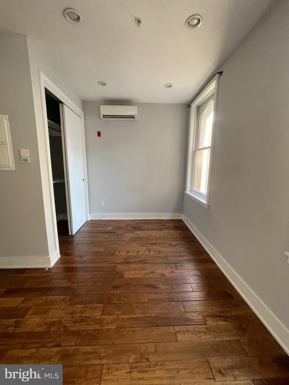 Building Photo - 126 S 16th St