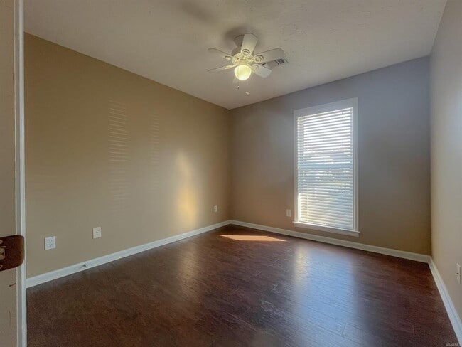 Foto del edificio - 153 JamesTown Loop