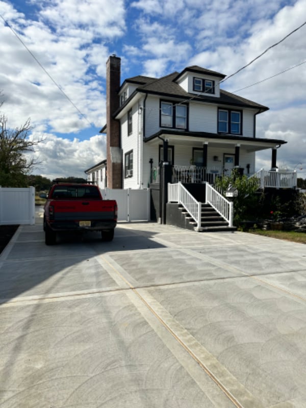 Primary Photo - 215 Creek Rd