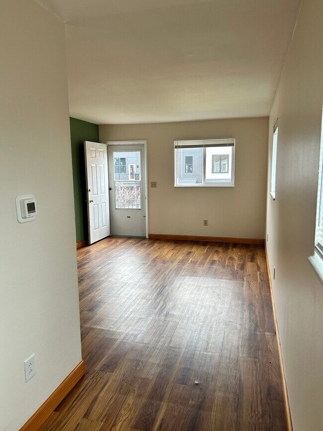 Sala de estar - 1088 Franklin Ave