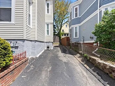 Building Photo - 17 Cypress St