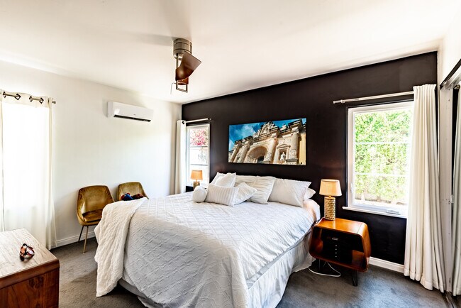 Building Photo - 524 S Vista Oro