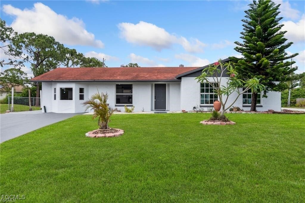 Foto principal - 4700 3rd St W