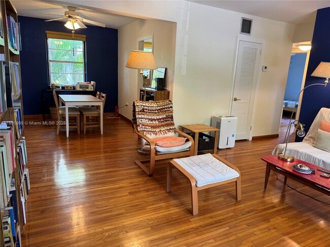 Foto del edificio - 7905 SW 57th Ave