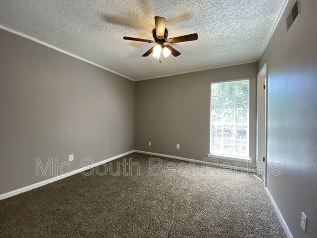 Foto del edificio - 839 Englewood Cove