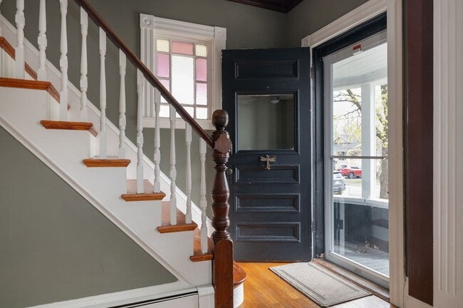 Building Photo - 44 Custer St