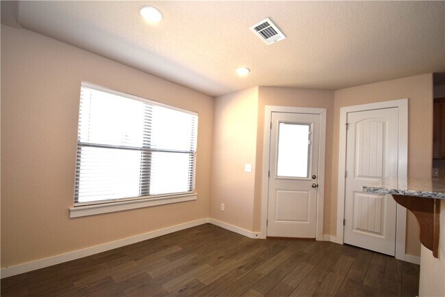 Building Photo - 1572 Sandpiper St