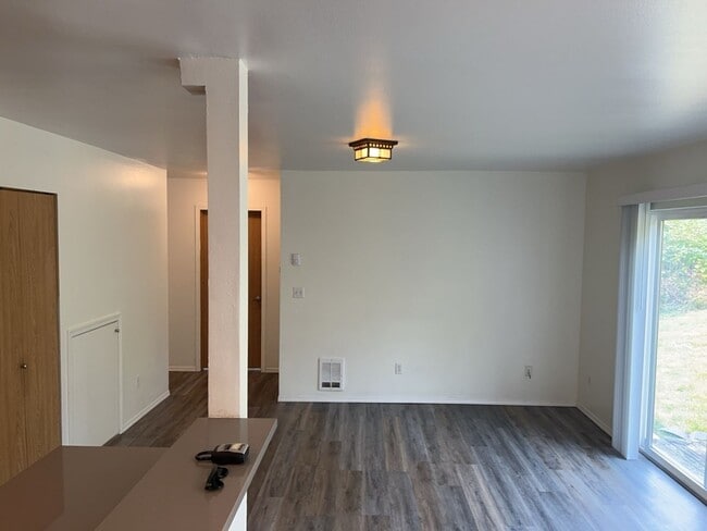 Building Photo - Amazing Duplex Located Just Minutes from WWU & Fairhaven! Prelease Now!