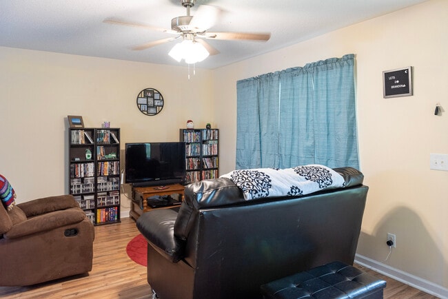 Foto del edificio - 105 Peach Dr