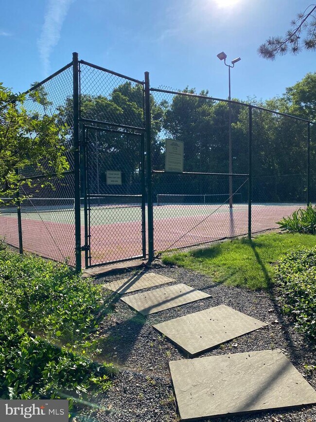 Foto del edificio - 801 N Howard St