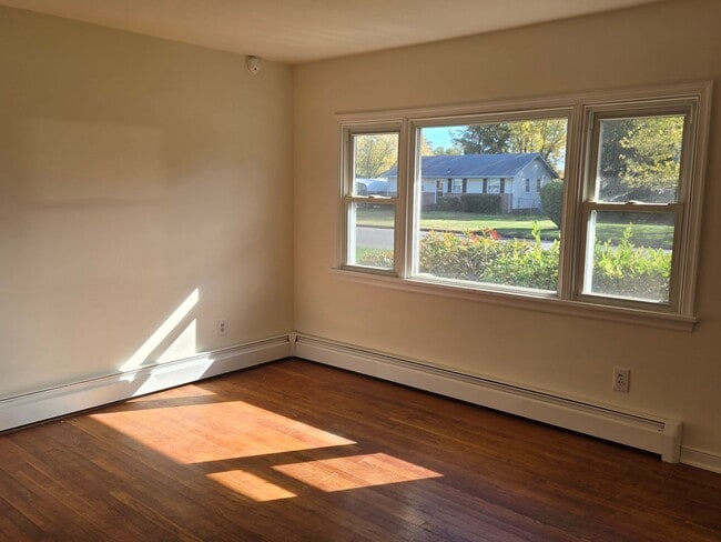 Foto del edificio - **4706 Glenspring Road, Henrico, VA – Move...