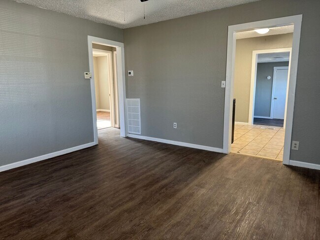 Foto del edificio - 852 N Columbia Ave