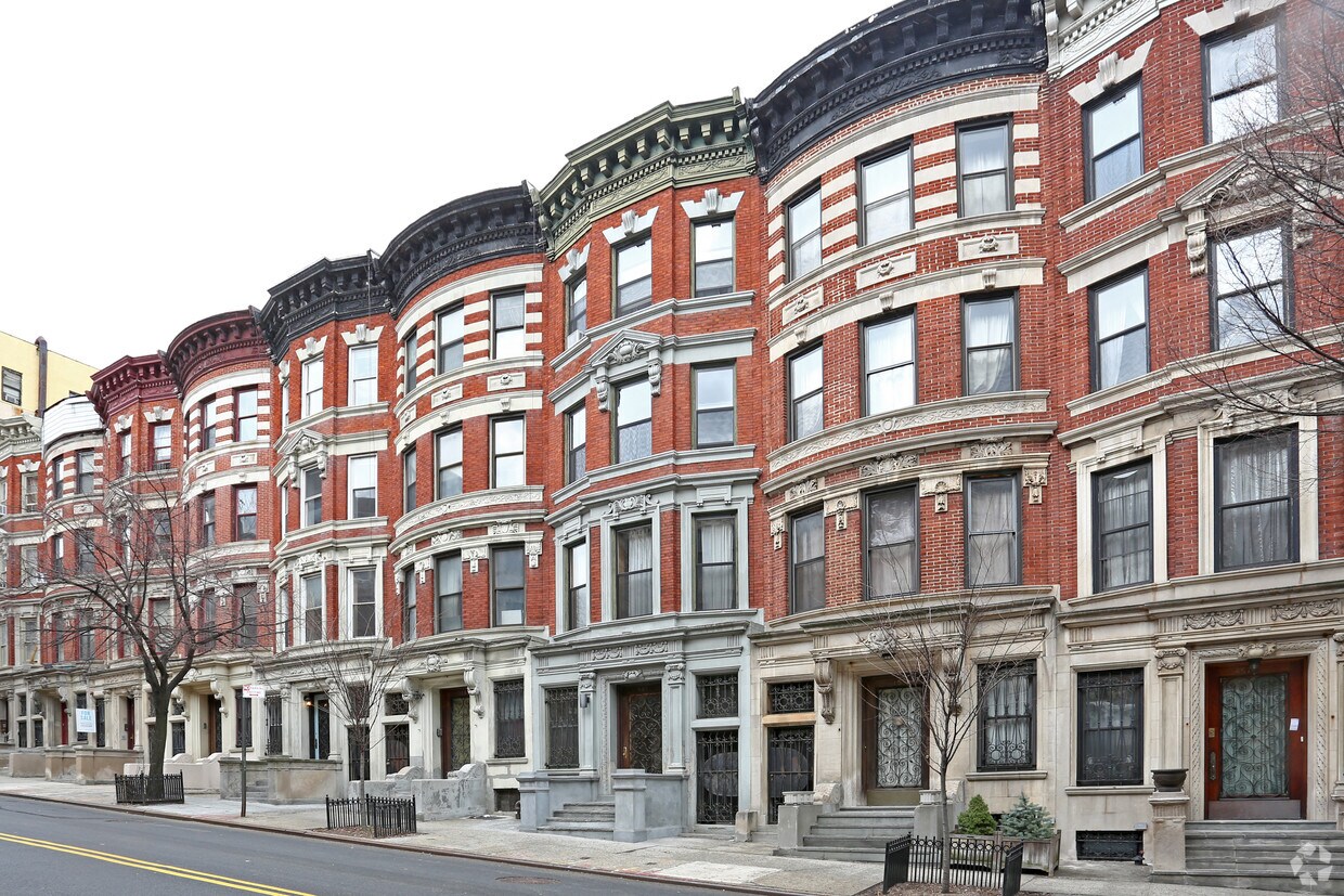 Building Photo - 461 W 141st St