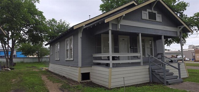 Building Photo - 401 N 5th St