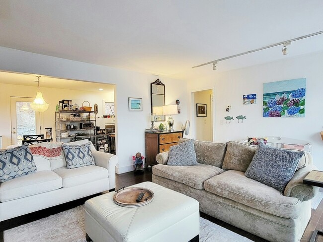 Foto del edificio - 4 Candlewood Knolls Rd