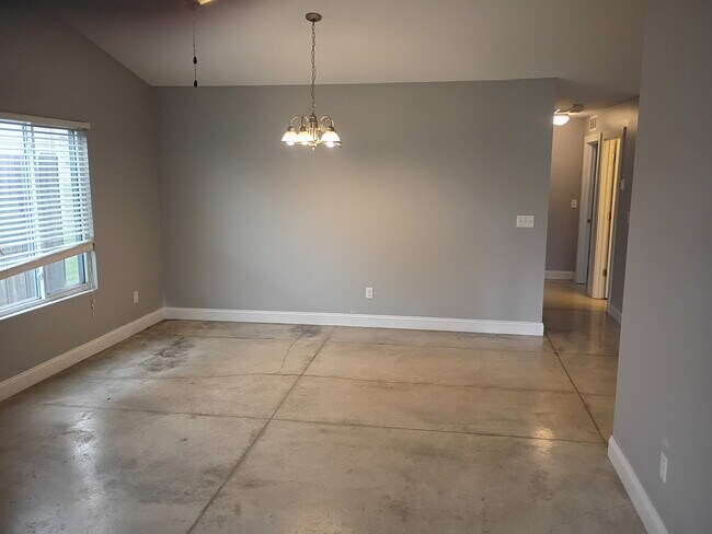 Foto del edificio - 435 Meadowlark Dr