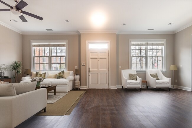 Building Photo - Sterling Manor
