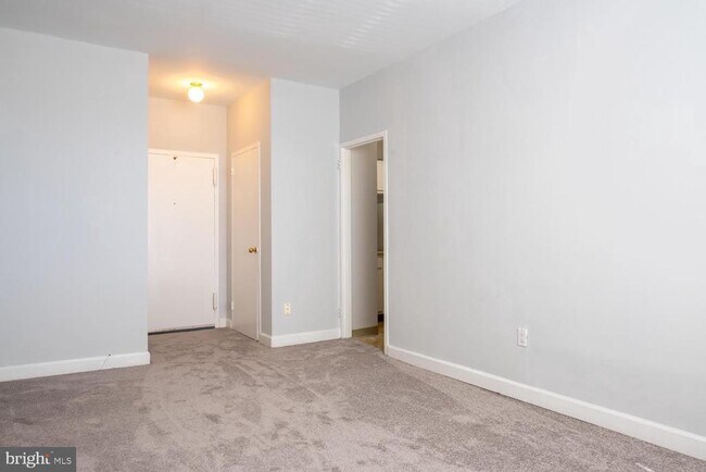 Foto del edificio - 1021 Arlington Blvd