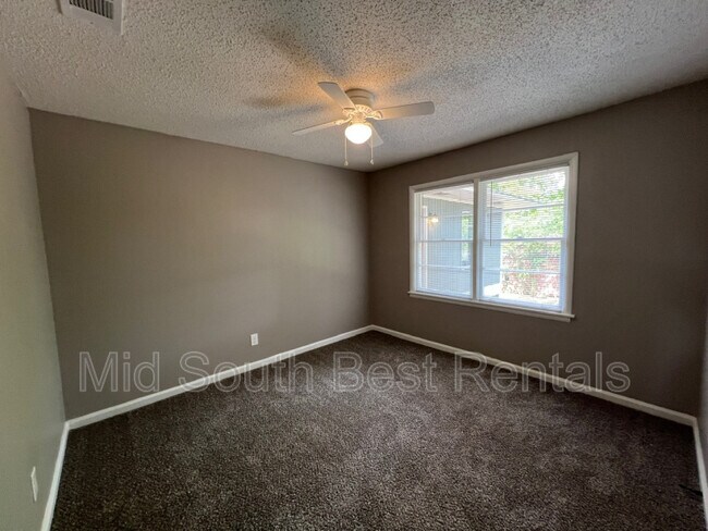 Building Photo - 3642 Hallbrook St