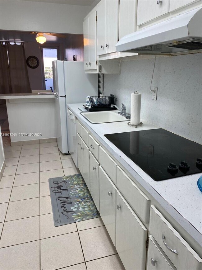 Foto del edificio - 100 Lincoln Rd