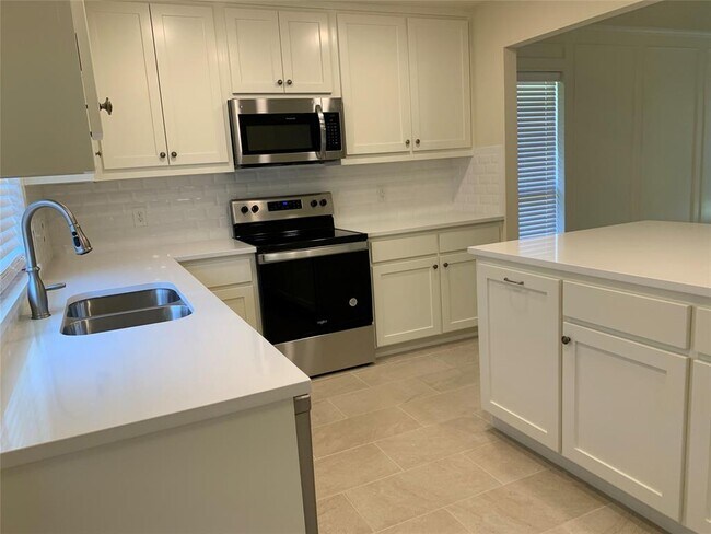 Building Photo - 3009 Osceola Dr