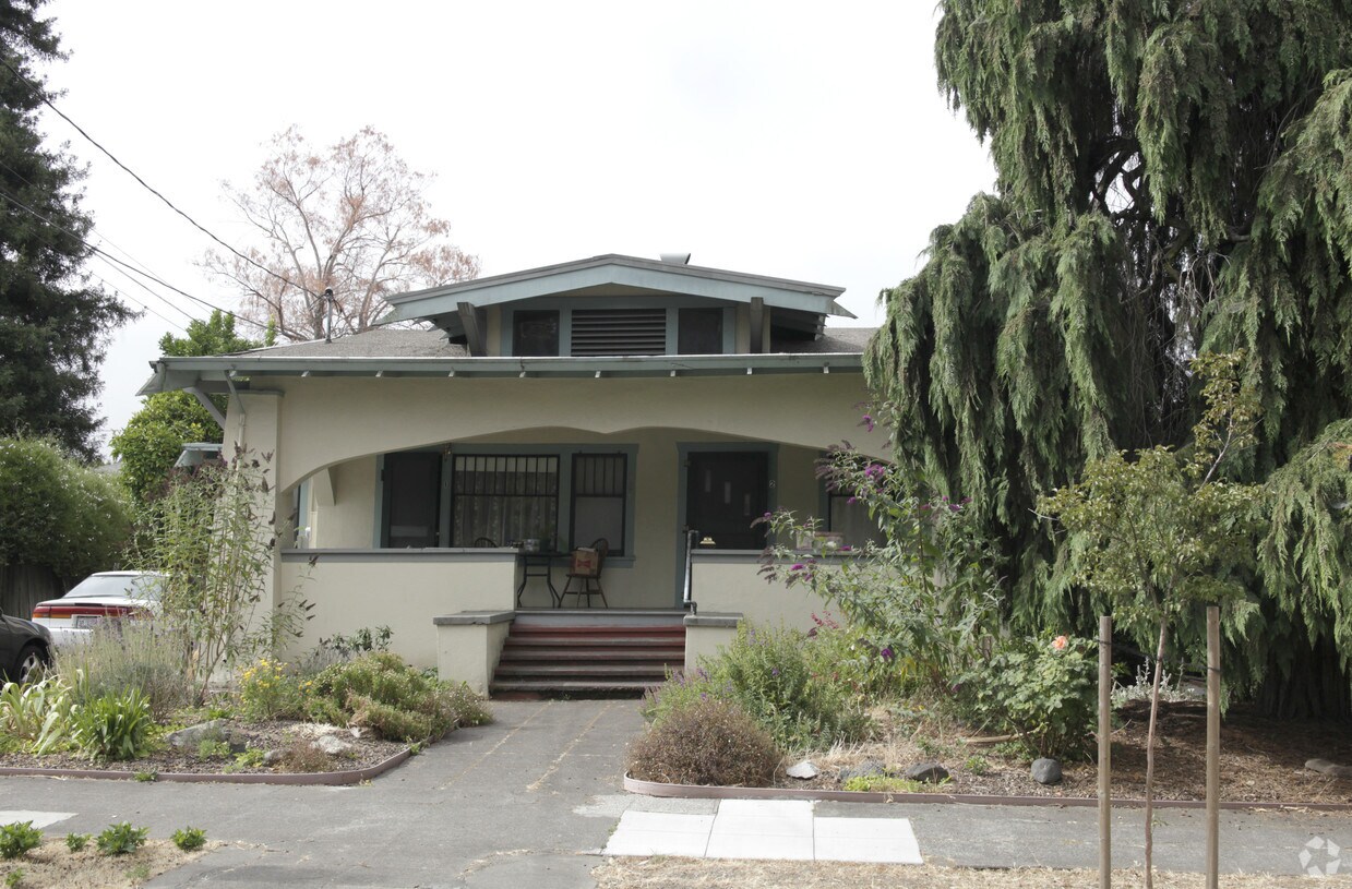 Foto del edificio - 718 Cherry St