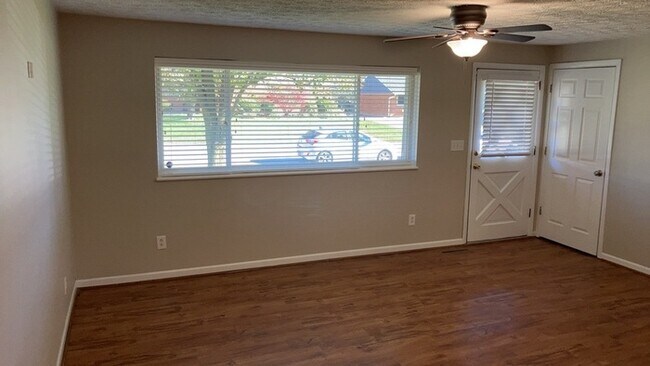 Foto del edificio - 6045 Ansbury Dr