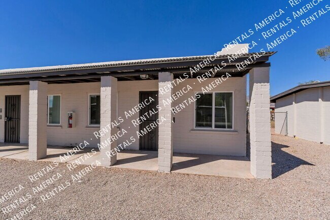 Foto del edificio - 3050 N Sparkman Blvd