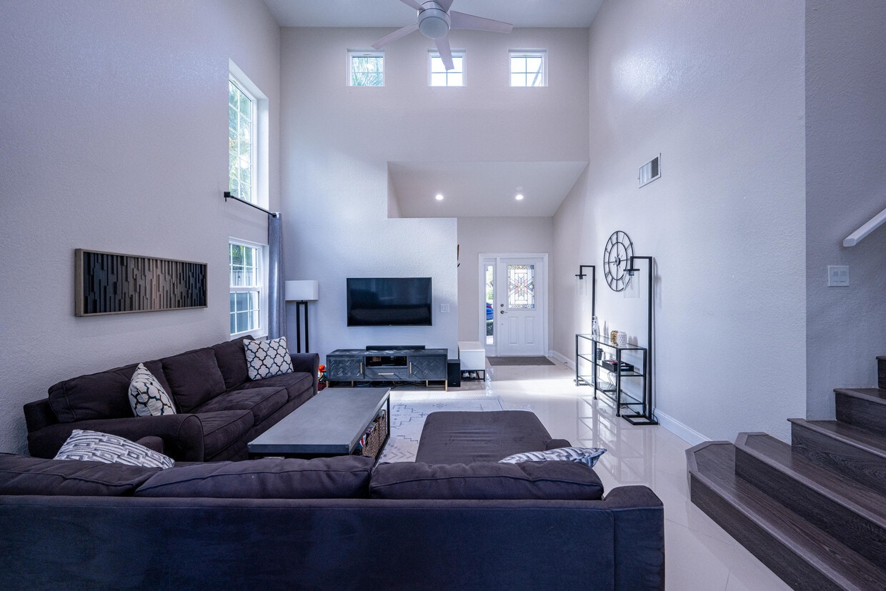 32 Governors Ct, Palm Beach Gardens, FL 33418 House for Rent in Palm