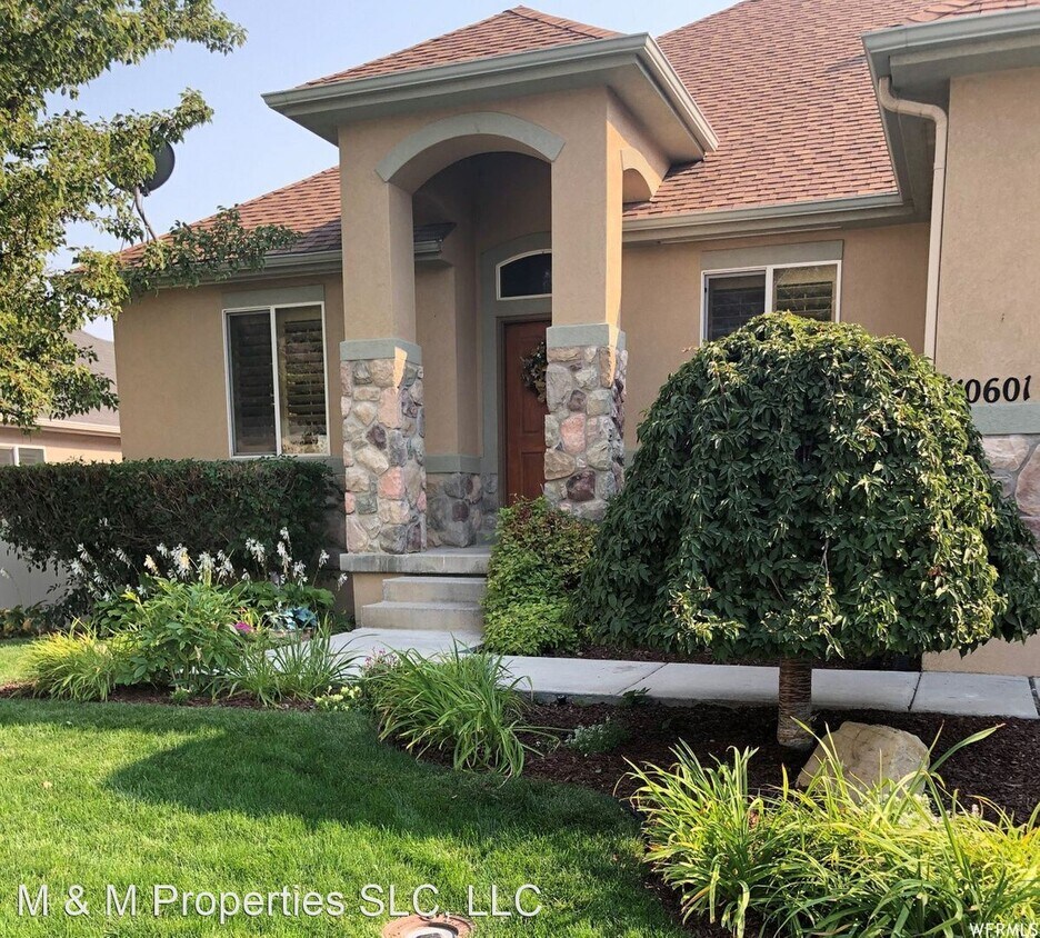 Primary Photo - 5 br, 3 bath House - 10601 S Pinyon Pines ...