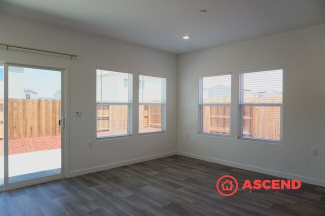 Foto del edificio - Spacious 4 Bed/2 Bath Brand New Build! in Bakersfield's Desirable 93311 Area — Solar, Garage & Fu...