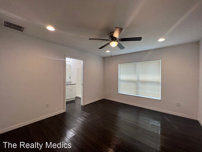 Foto del edificio - 3 br, 2 bath House - 20 Maple Crse