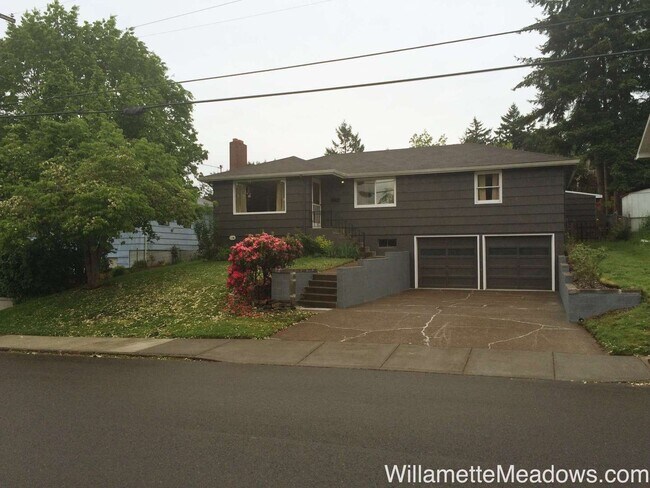 Building Photo - Amazing 4 Bedrooms, 2 Bathrooms, House in South Salem