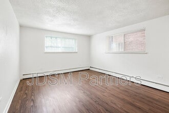 Building Photo - 1415 N Pearl St