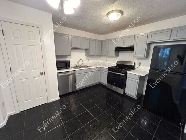 Building Photo - 961 Redan Trce