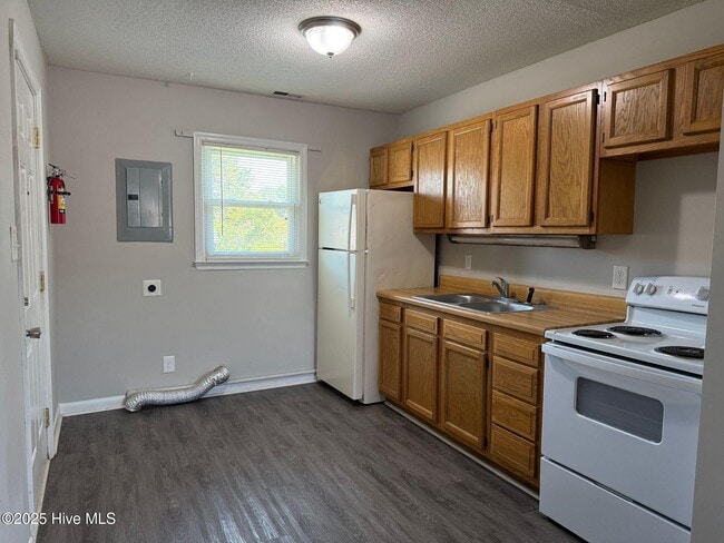 Building Photo - 2310 Indian Dr