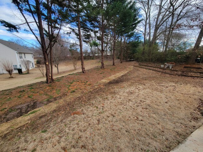 Foto del edificio - 4 Bedroom, 2.5 Bath Home Available in Hammett Grove Neighborhood
