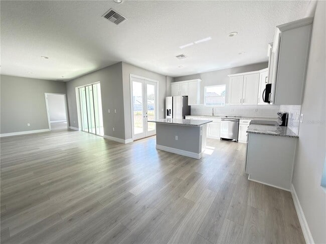 Foto del edificio - 5048 San Ignacio Dr