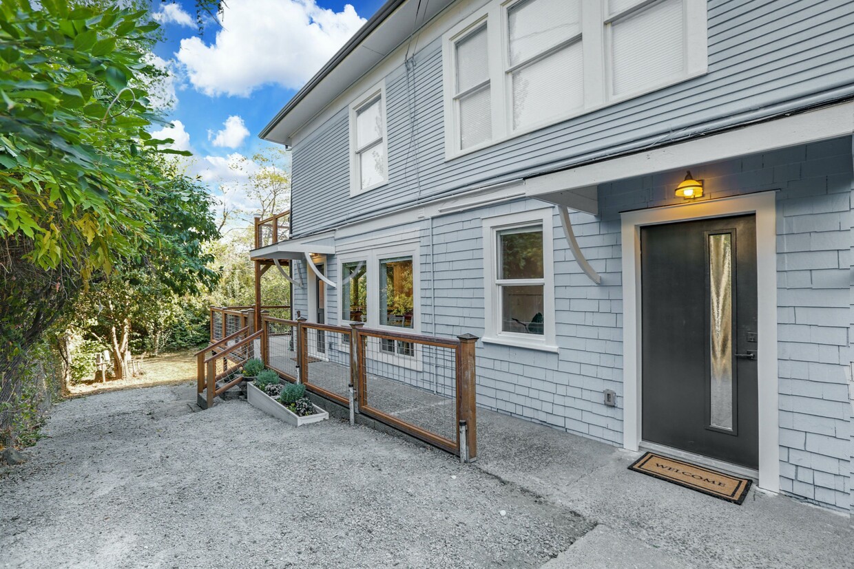 Primary Photo - 4412 42nd Ave S